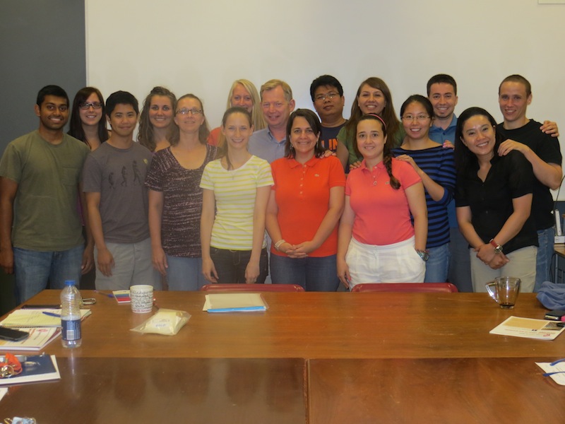 Maria Palacios (center, orange polo shirt) visiting the Stein lab